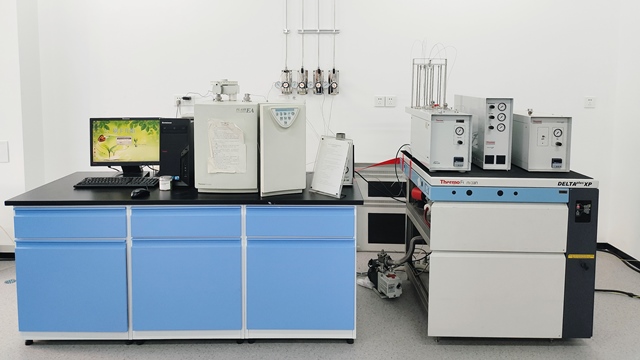 稳定同位素比质谱仪（Thermo Fisher DELTA plus XP）